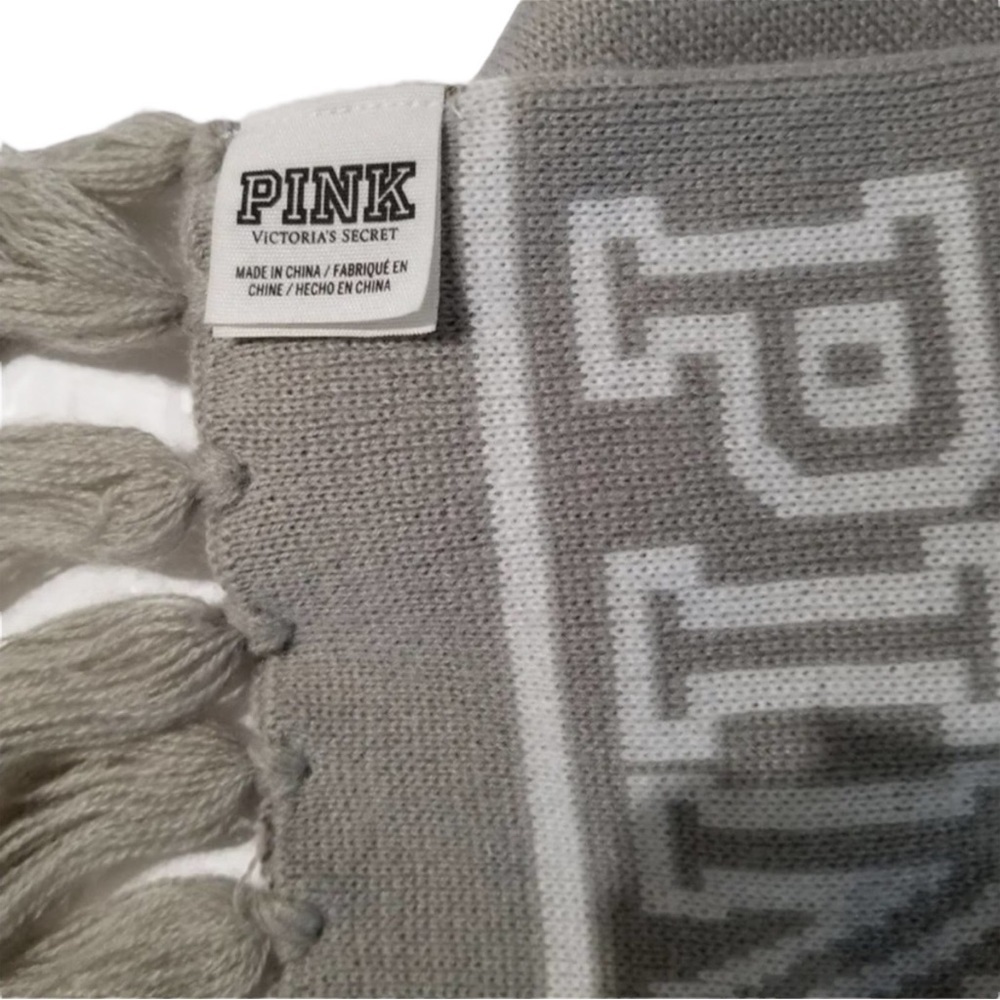 PINK VICTORIA’S SECRET Spellout Knit Scarf w/ Tassels in Gray/White - Picture 5 of 7